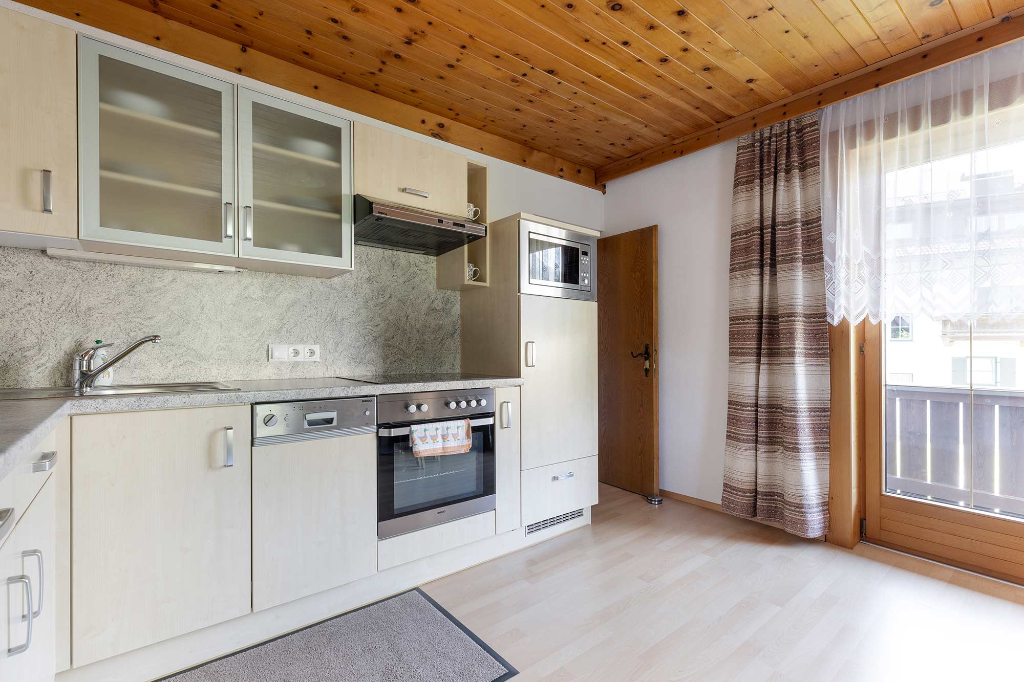 Appartement Alpenrose verfügt über eine helle Wohnküche.