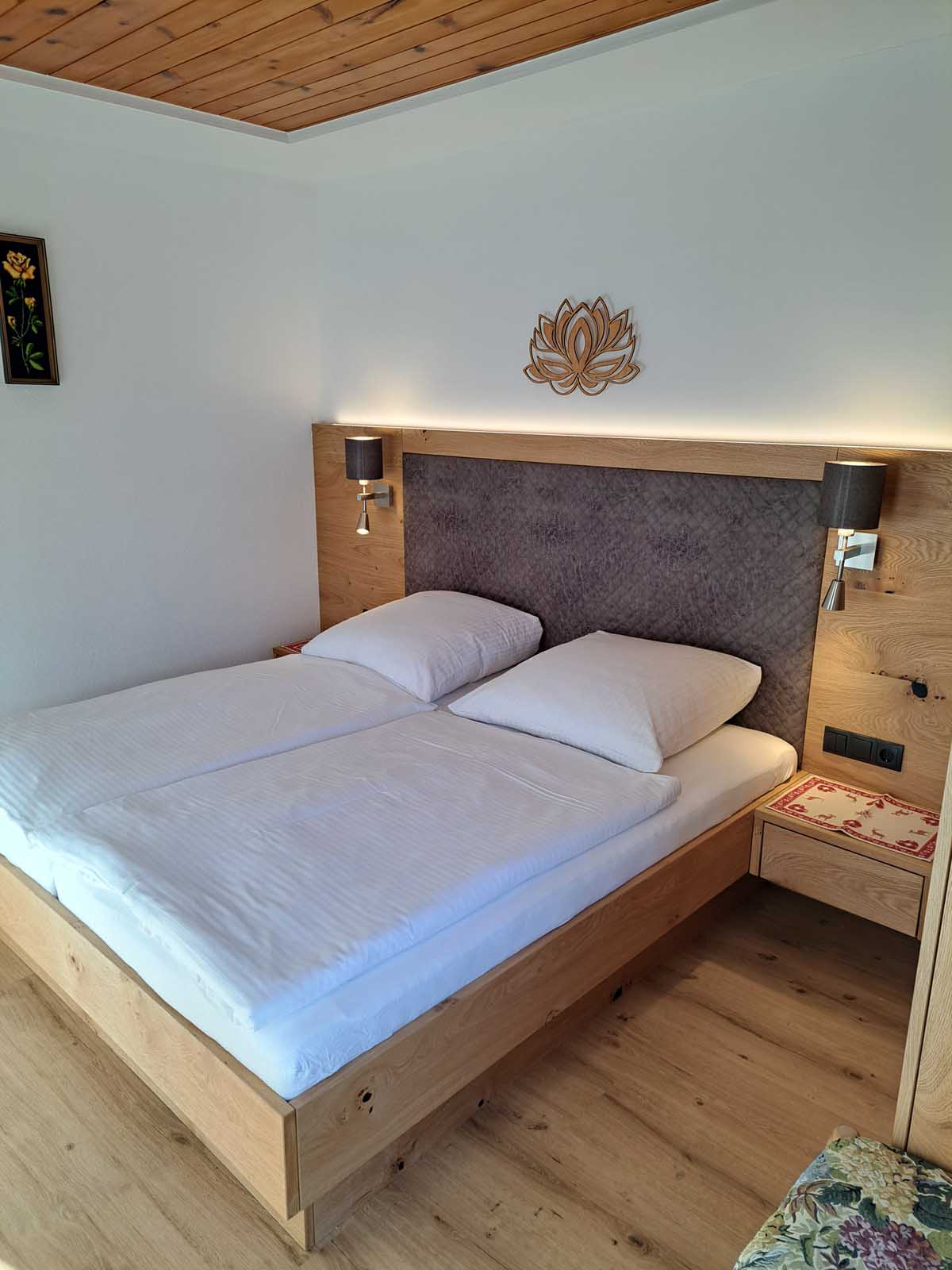 Gemütliches Schlafzimmer mit entspannter Atmosphäre.